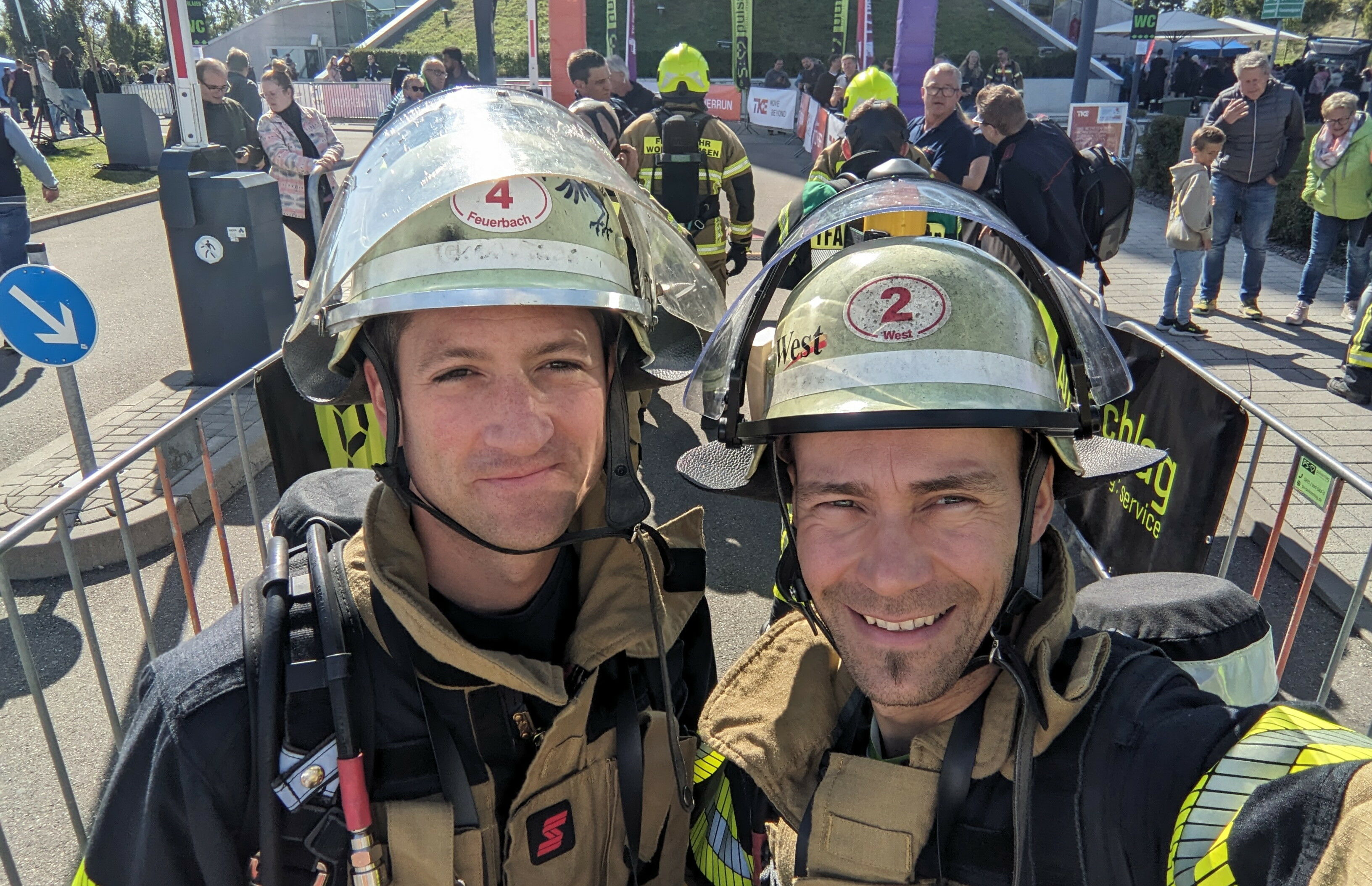 Für die Stuttgarter Berufsfeuerwehr ging das Team Philipp Großmann (links) und Christoph Groß bei Rottweiler Towerrun an den Start.