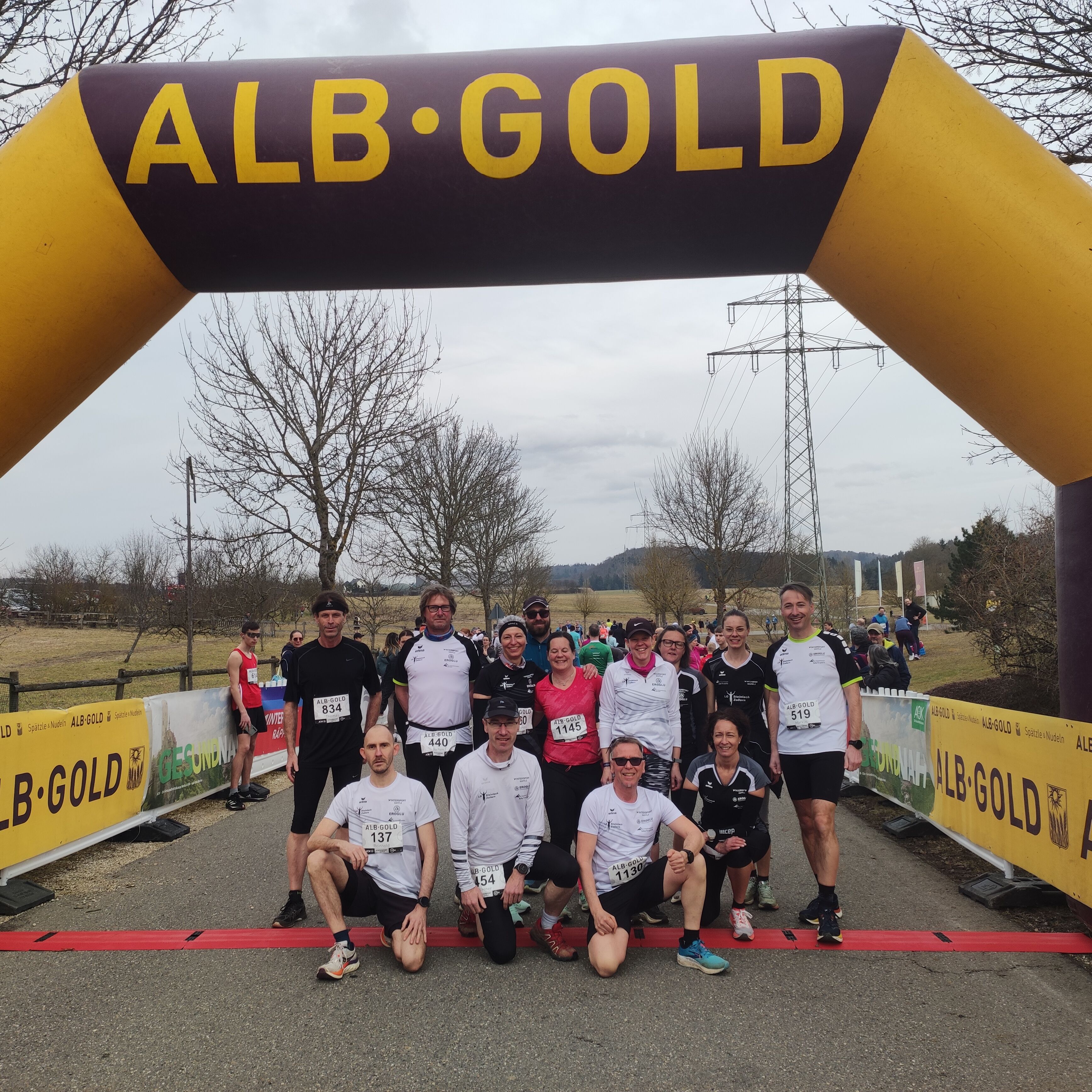 Rund um das Alb-Gold-Zentrum in Trochtelfingen findet traditionell der abschließende vierte Lauf der Winterlaufserie statt – und die LGSZ-Läufer gehen dort regelmäßig zahlreich an den Start.