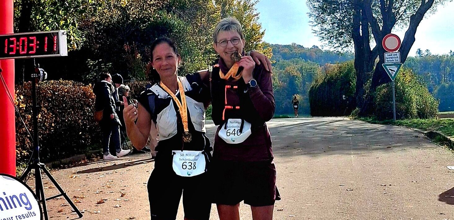 (vl) Kerstin Konstanzer und Heike Neumann zeigten sich besonders ausdauernd und finishten die 50 km-Strecke in 5:13 Stunden.