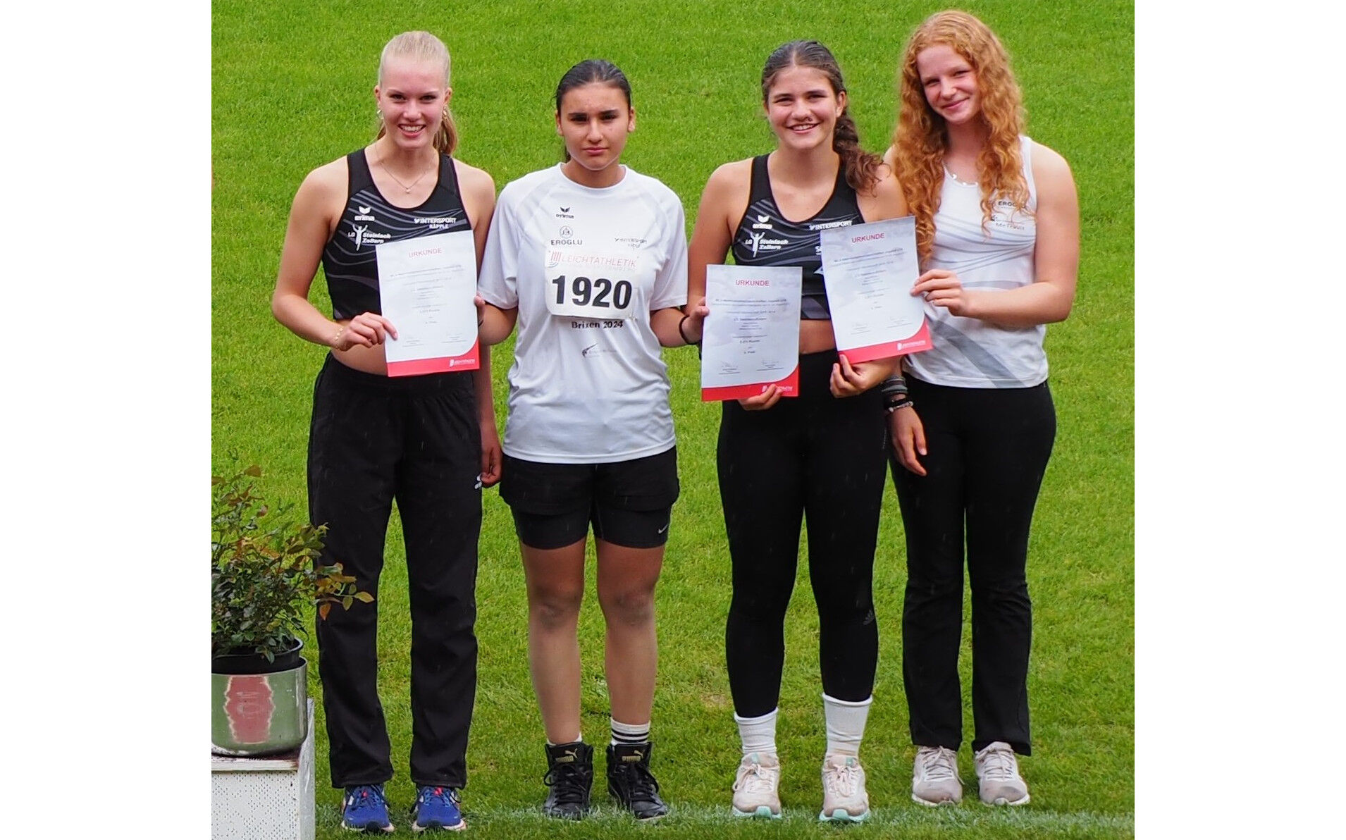 „…Team Mädchen“: (vlnr) Nina Richter, Melisa Cep, Miriam Dietrich und Clara Schneiderhan freuten sich über Team-Bronze im Vierkampf.