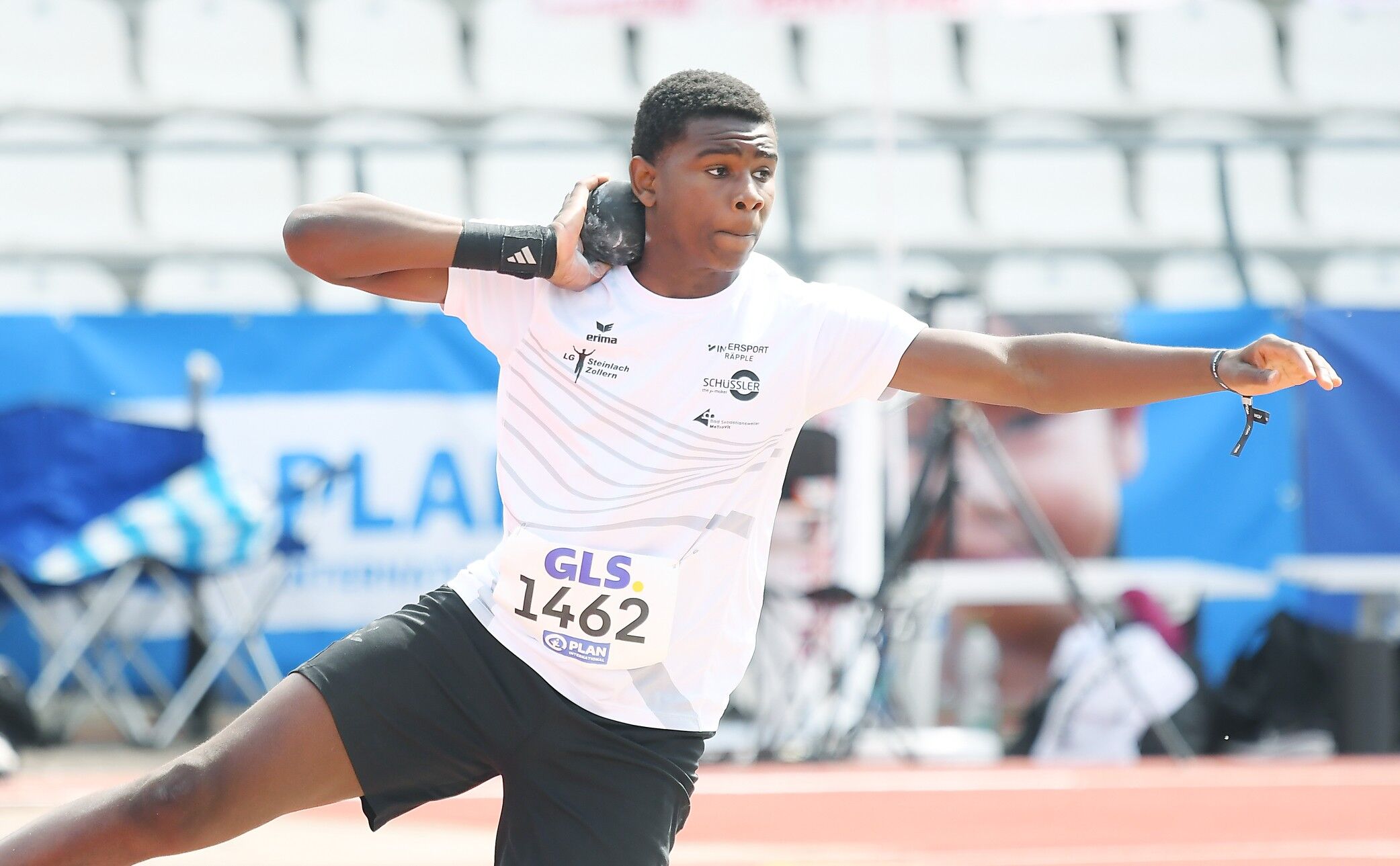 Für das Kugelstoßen war Clesio de Carvalho im Trikot der LGSZ ebenfalls mit der besten Vorleistung gemeldet worden (Foto Iris Hensel)