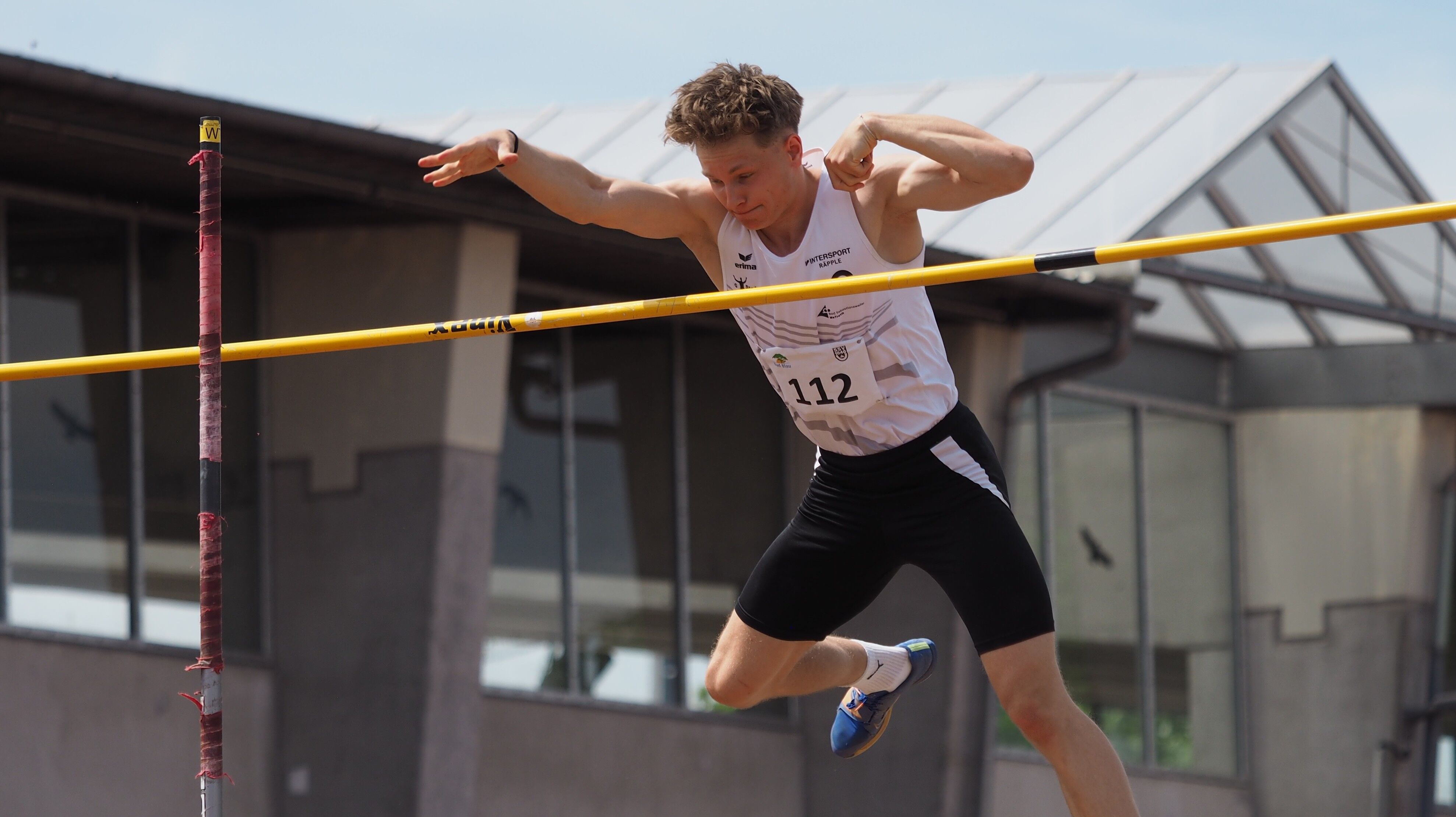 David Kleinschrodt setzte sich mit 7.263 Punkten aktuell an die Spitze der deutschen Jahresbestenliste im U20-Zehnkampf. Im Stabhochsprung erzielte er eine neue persönliche Bestleistung mit 4,00 Meter.