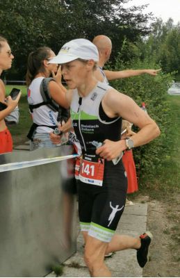 Der abschließende Trailrun forderte den Crosstriathleten die letzten Reserven ab. Wiebke Schiwy konnte ihren Vorsprung nach Schwimmen und Mountainbiken bewahren.