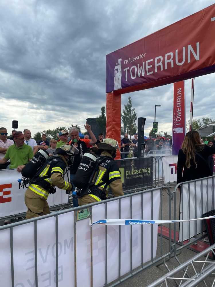 images/stories/Triathlon/2025/2025-Towerrun-Foto-Start.jpg#joomlaImage://local-images/stories/Triathlon/2025/2025-Towerrun-Foto-Start.jpg?width=3024&height=4032