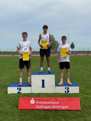 Das starke Jungs-Trio der LG Steinlach-Zollern: (vlnr) Tom Hoch, Paul Zukunft und Noah Handte. Paul Zukunft knackte im Dreisprung sogar die DM-Norm.