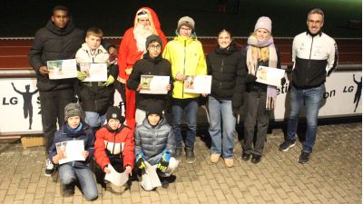 Die mit errungenen Meisterschaften im Jahr 2024 besonders erfolgreichen jungen Leichtathletinnen und Leichtathleten wurden geehrt.