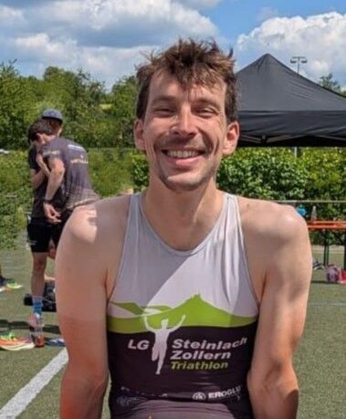 images/stories/Triathlon/2025/2025-Heilbronn-Foto-Nico.jpg#joomlaImage://local-images/stories/Triathlon/2025/2025-Heilbronn-Foto-Nico.jpg?width=379&height=459