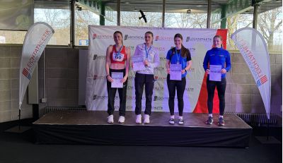 „…Marlene“: Marlene Grünwald (2. vl) lief ein sehr engagiertes 400 Meter-Rennen und überraschte mit einer Silbermedaille in 58,91 Sekunden.