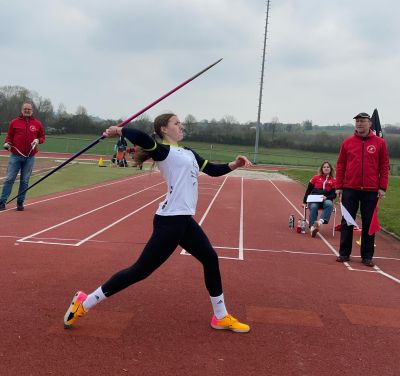…Letizia: Letizia Keller gelang im Speerwurf kein gültiger Versuch, im Diskuswurf kam sie mit soliden 22,69 Meter dagegen auf den guten 2. Rang.