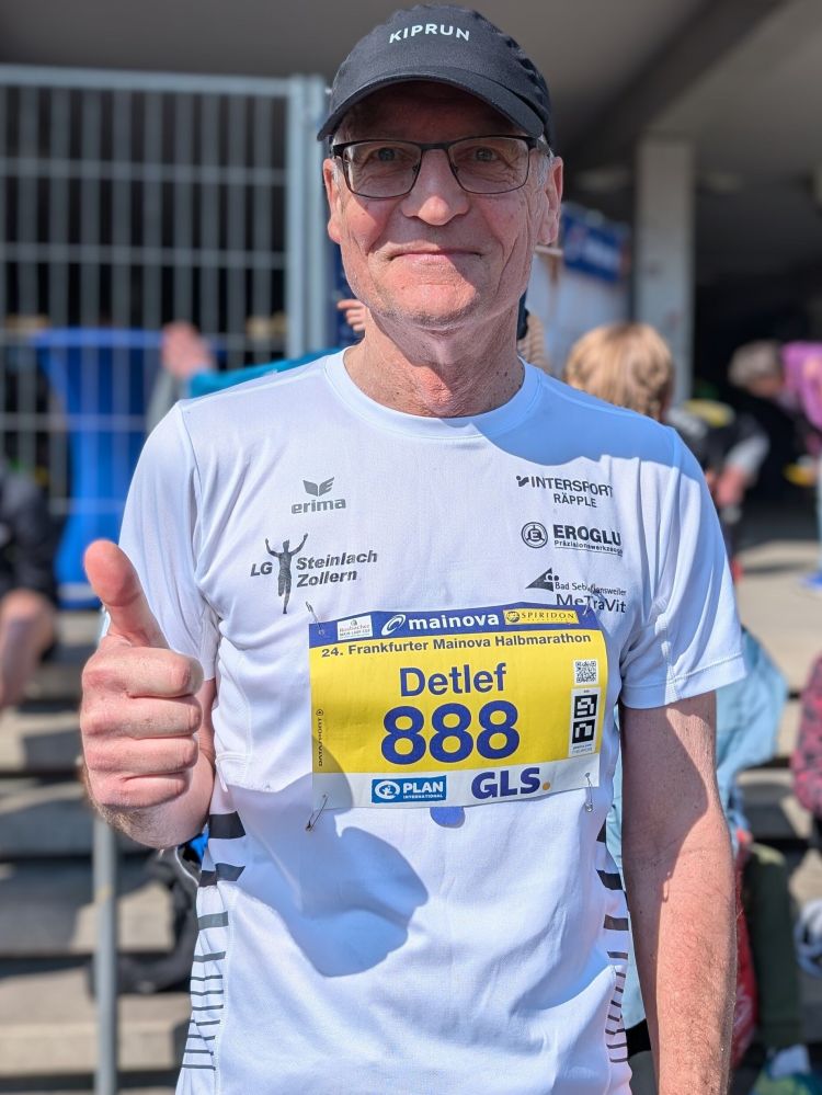 images/stories/Lauftreff/2026/2026-Frankfurt-Foto-Detlef.jpg#joomlaImage://local-images/stories/Lauftreff/2026/2026-Frankfurt-Foto-Detlef.jpg?width=1847&height=2459