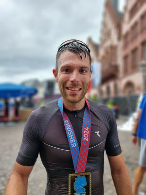Marc Locher finishte seinen ersten Ironman in der tollen Zeit von 9:32 Stunden und hat damit sein Ziel einer „sub 10-Zeit“ mehr als erreicht.