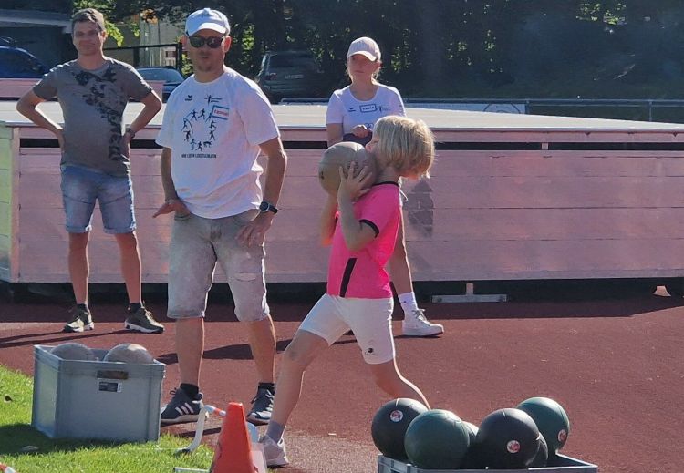 images/stories/Leichtathletik/2024/LA-Sommerferienprogramm-Mössingen.jpg#joomlaImage://local-images/stories/Leichtathletik/2024/LA-Sommerferienprogramm-Mössingen.jpg?width=1646&height=1140