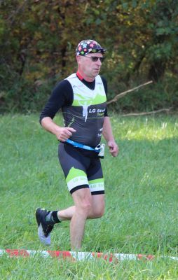 Vor und nach dem Radfahren zu laufen, macht einen Duathlon nicht nur konditionell, sondern auch muskulär relativ anspruchsvoll.