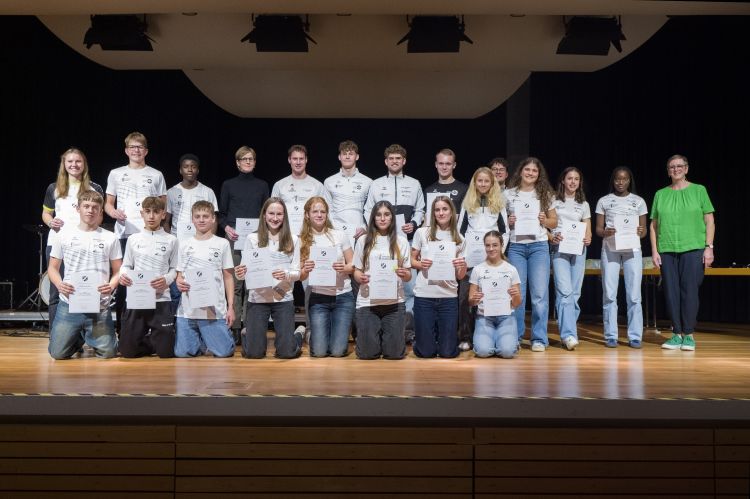 images/stories/sonstiges/2025/2025-11-14_Moessingen-Leistungsehrung-2.jpg#joomlaImage://local-images/stories/sonstiges/2025/2025-11-14_Moessingen-Leistungsehrung-2.jpg?width=3543&height=2357