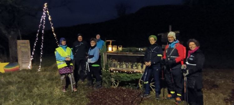 images/stories/Walkingtreff/2025/2025-NW-Vorweihnachtliches-Vollmondwalking-Foto.jpg#joomlaImage://local-images/stories/Walkingtreff/2025/2025-NW-Vorweihnachtliches-Vollmondwalking-Foto.jpg?width=1024&height=460