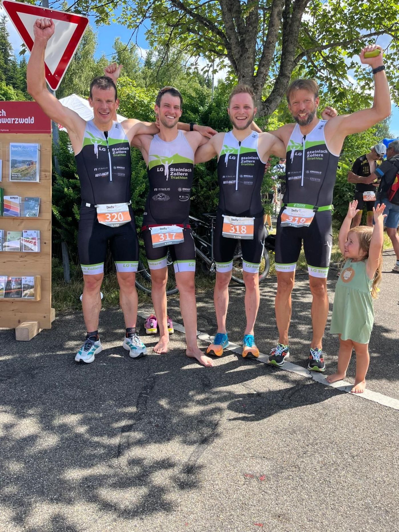 images/stories/Triathlon/2025/Schluchsee-Triathlon/2025-Schluchsee-Foto-Team.JPG#joomlaImage://local-images/stories/Triathlon/2025/Schluchsee-Triathlon/2025-Schluchsee-Foto-Team.JPG?width=1200&height=1600