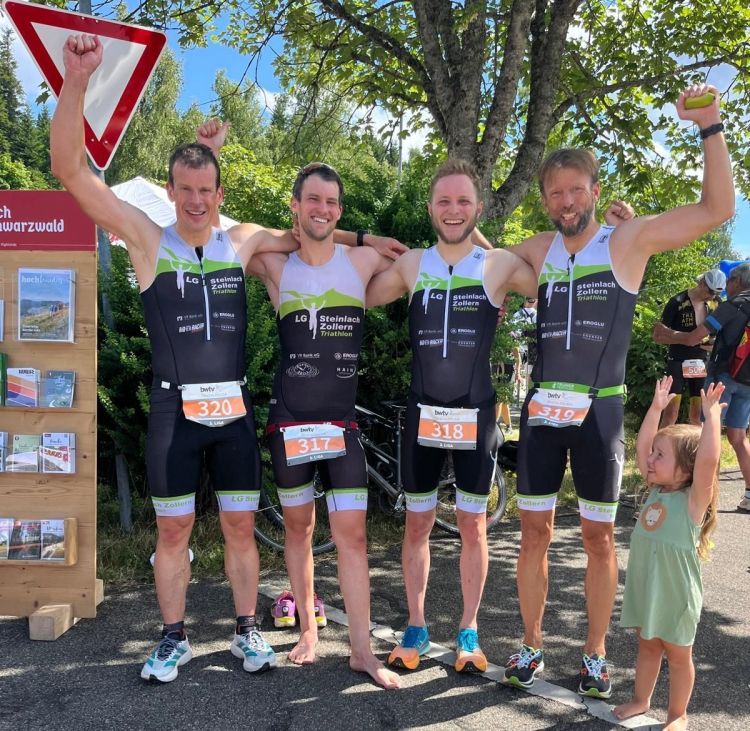 images/stories/Triathlon/2025/Schluchsee-Triathlon/2025-Schluchsee-Foto-Team.JPG#joomlaImage://local-images/stories/Triathlon/2025/Schluchsee-Triathlon/2025-Schluchsee-Foto-Team.JPG?width=1200&height=1600